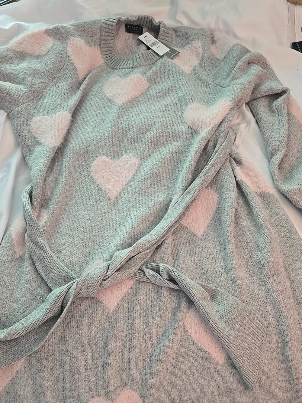 Love-Pattern Crewneck Sweater Dress in Light Gray and Pink